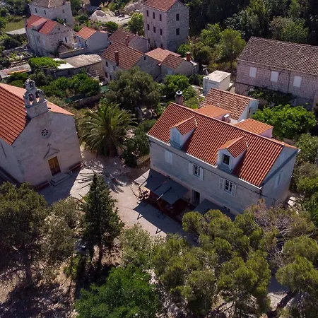 Vrnik Arts Club 4*