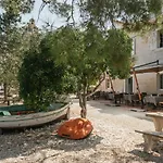 Bed and breakfast Vrnik Arts Club