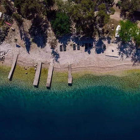 Vrnik Arts Club 4*