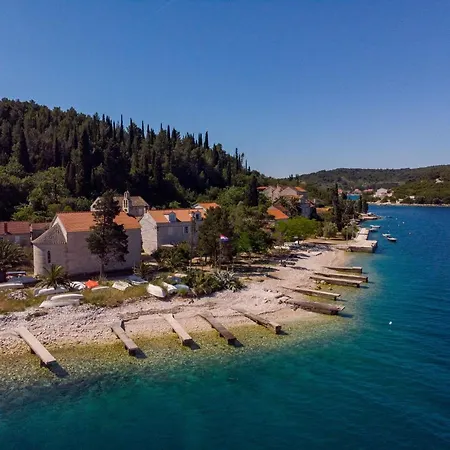 Vrnik Arts Club Korcula Town