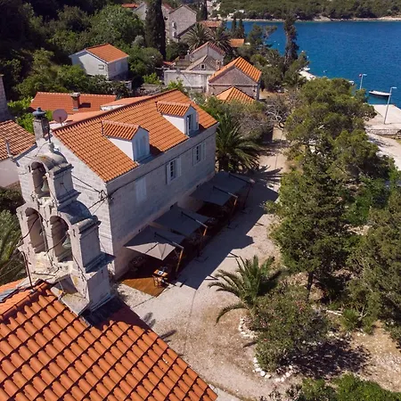 Vrnik Arts Club