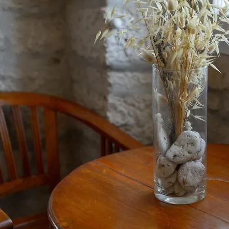 Vrnik Arts Club krevet i doručak