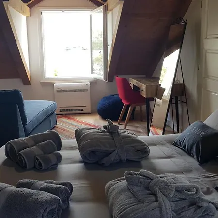 Vrnik Arts Club krevet i doručak