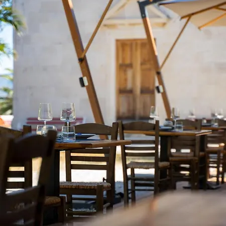 Vrnik Arts Club Korčula