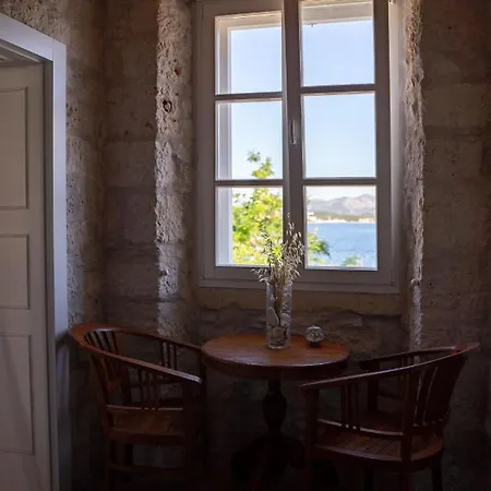 Vrnik Arts Club Bed & Breakfast