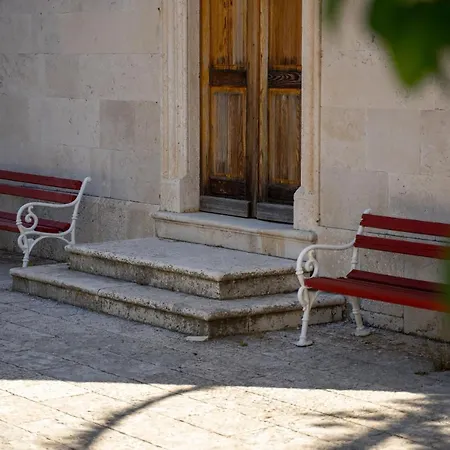 Bed & Breakfast Vrnik Arts Club 4*