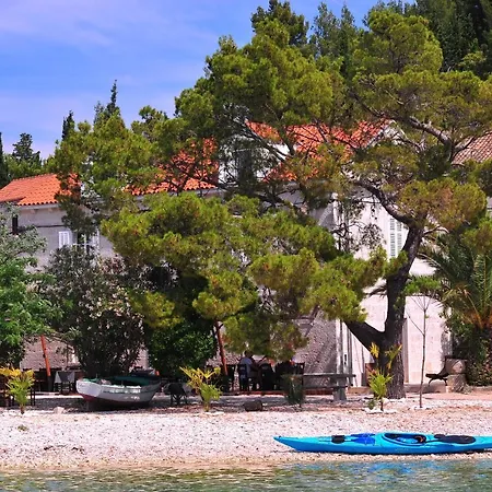 Vrnik Arts Club Bed & Breakfast 4*