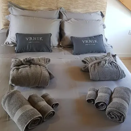 Vrnik Arts Club Bed & Breakfast